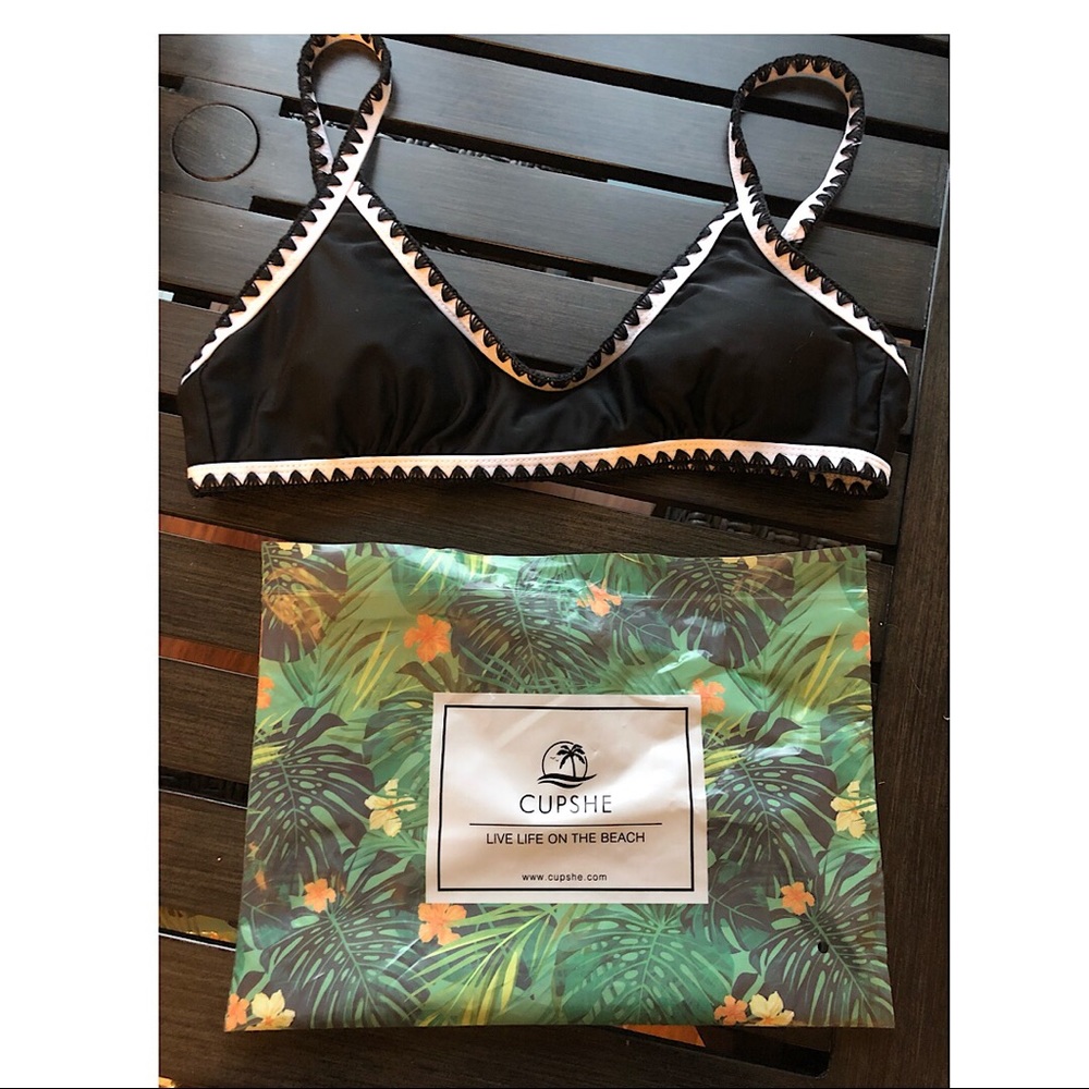 Cupshe medium black and white crochet bikini top